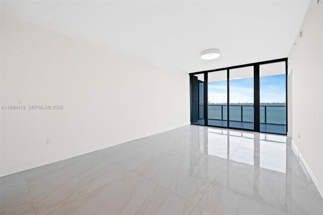 Building Photo - 700 NE 24th St