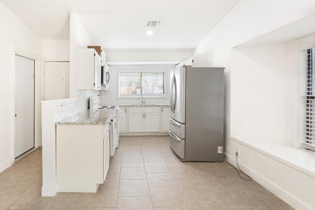 Building Photo - 4003 Sunrise Creek Dr