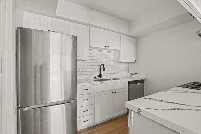 Building Photo - 2119 Barr St