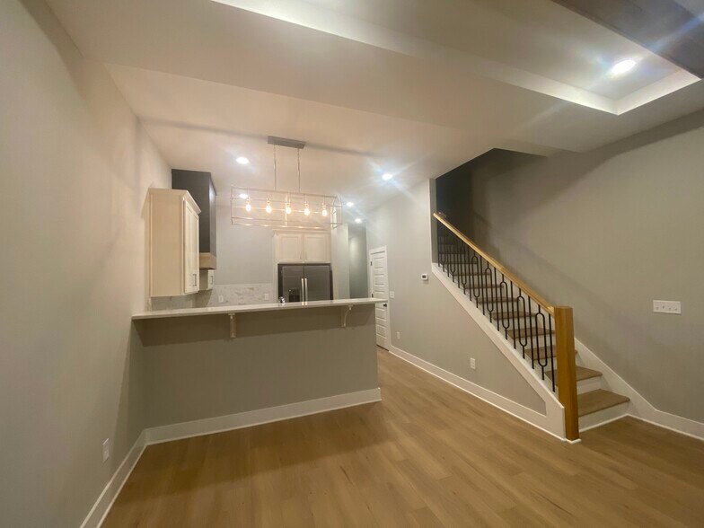 Building Photo - 1026 Windsor Dr