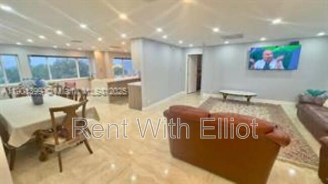 Building Photo - 329 SE 3rd St