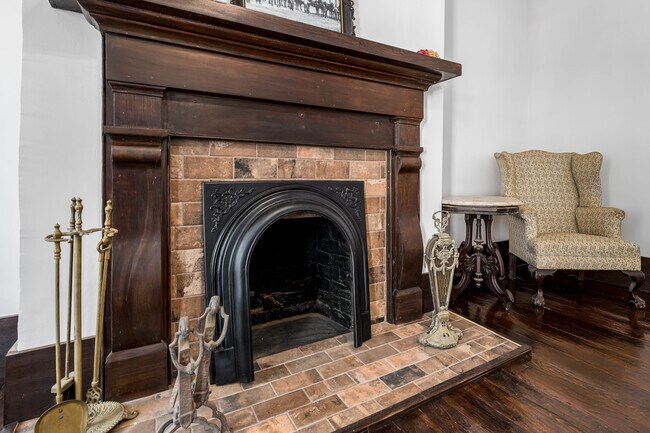 Building Photo - 120 S Cherokee St