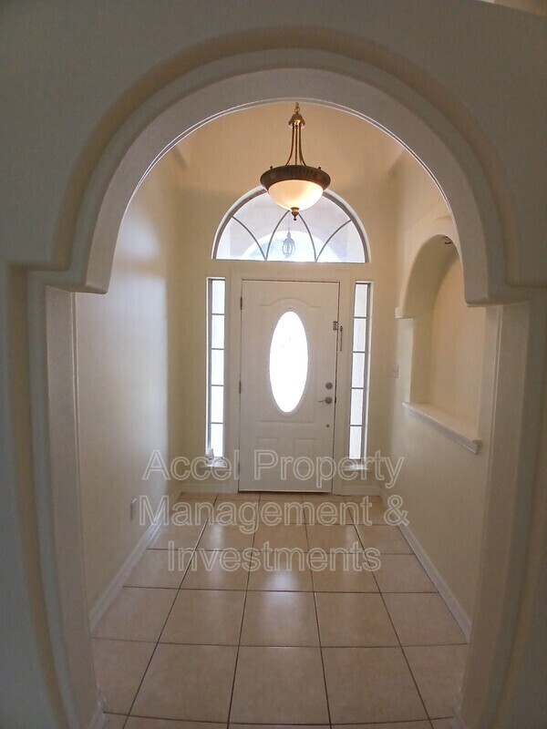 Building Photo - 4909 N Cypress St