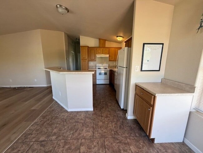 Building Photo - 2 Bed 2 Bath in the wonderful Community of...
