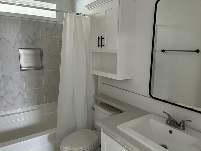 Building Photo - 3805 Vine Trl