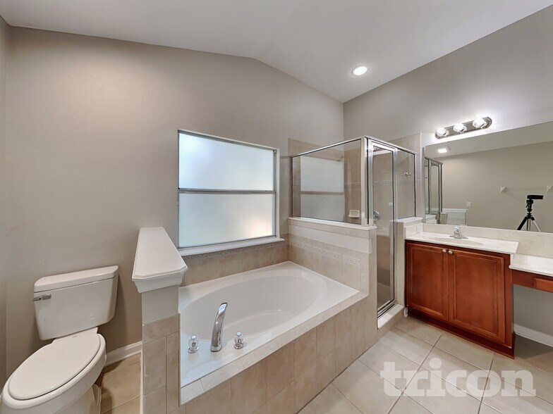 Building Photo - 10818 Birchard Ln