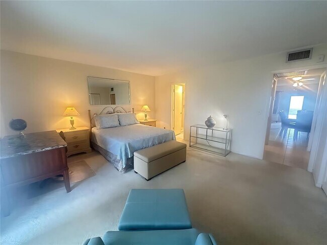 Building Photo - 4037 Harwood D