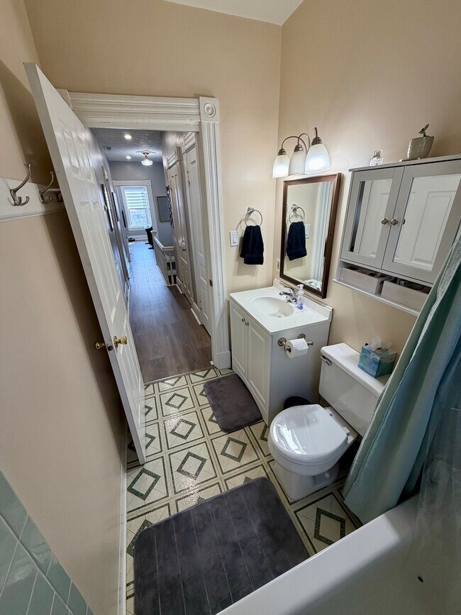 Building Photo - Eastern