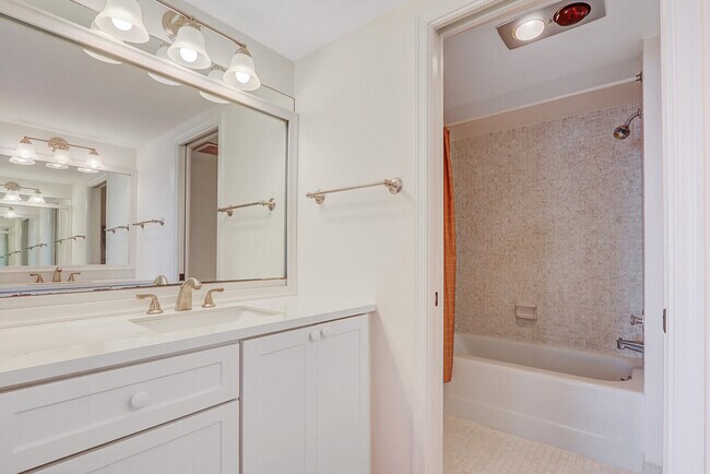 Building Photo - 5480 N Ocean Dr