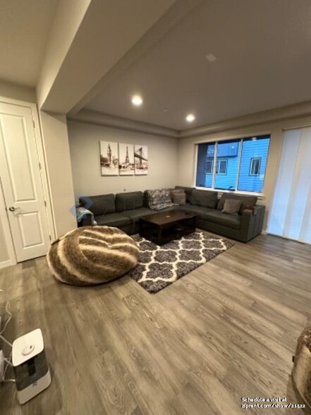 Building Photo - Unit C