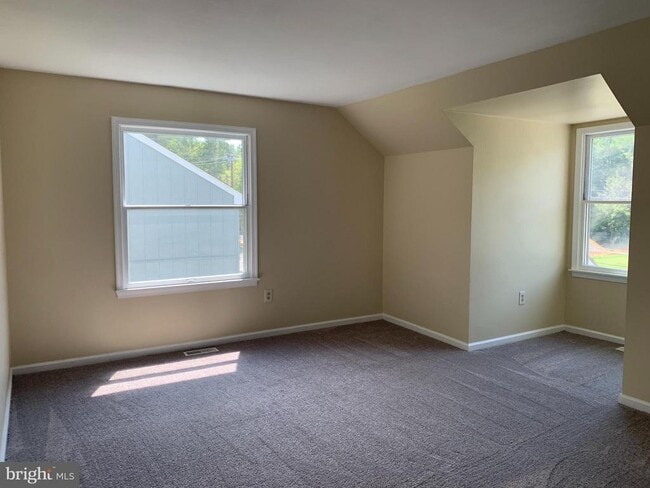 Building Photo - 249 Periwinkle Ave