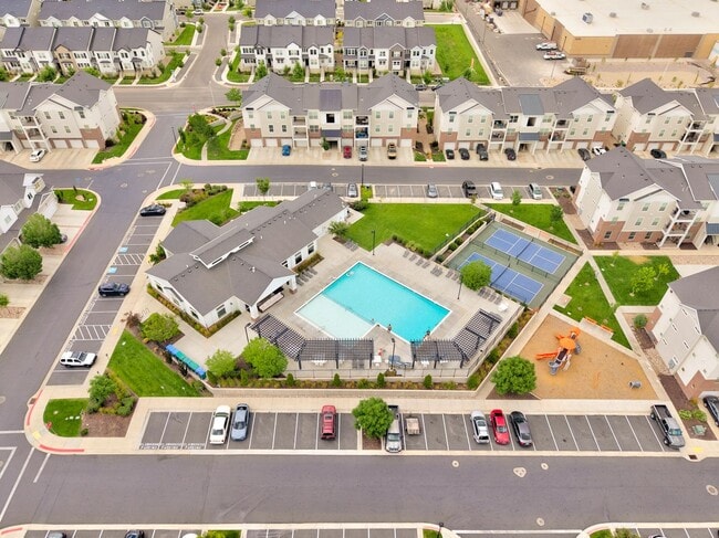 Building Photo - Spacious 3 Bed, 2 Bath Condo in The Exchange – Lehi, UT