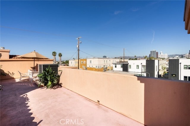 Building Photo - 1827 Barry Ave