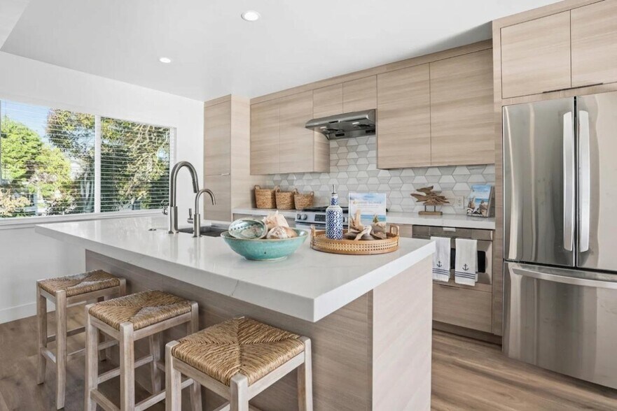 Building Photo - 116 Marina Ave