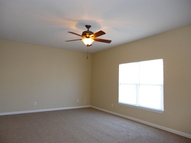 Building Photo - 12596 Pinetop Way