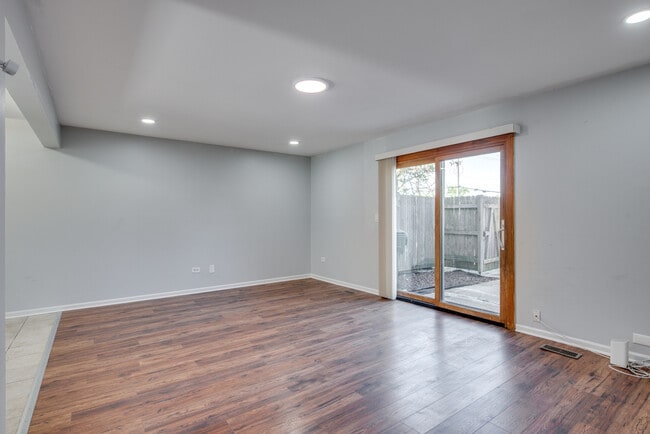 Building Photo - 1596 Manchester Dr