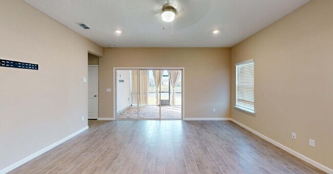 Building Photo - 3965 Cloverdale Ct
