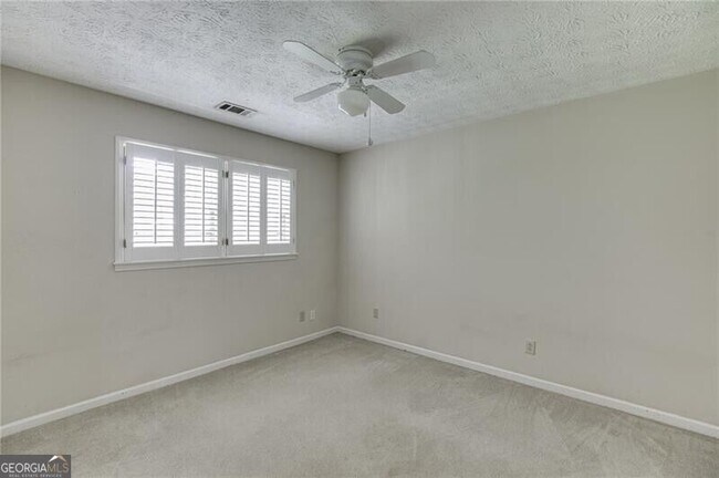 Building Photo - 766 Chesterfield Dr
