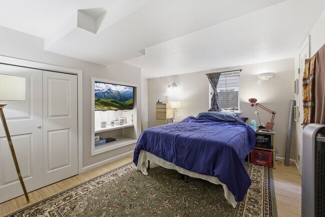 Building Photo - Cozy 1-Bed 1-Bath Basement Apartment blocks from CSU!
