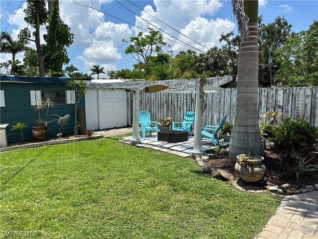 Building Photo - 4464 E Riverside Dr