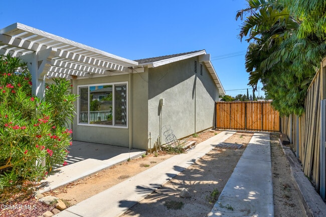 Building Photo - 1547 Blackstock Ave