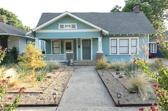 Building Photo - 823 Grandview Ave