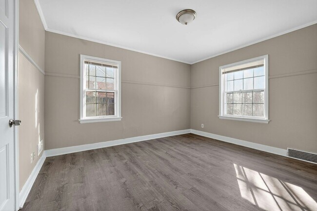 Building Photo - 126 Thoroughman Ave