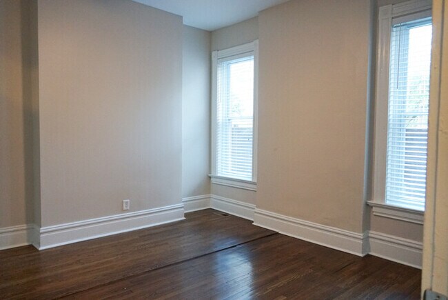 Building Photo - Recently Updated 3Bedroom 2Bath Condo