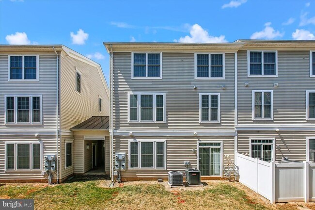 Building Photo - 7141 Huntley Creek Pl
