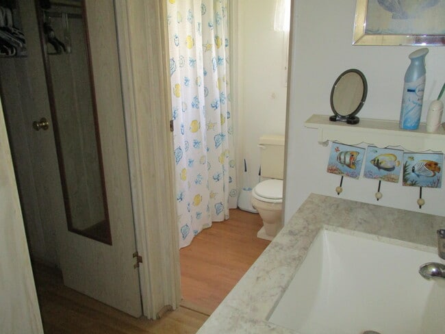 Building Photo - 7915 SE Independence Ave