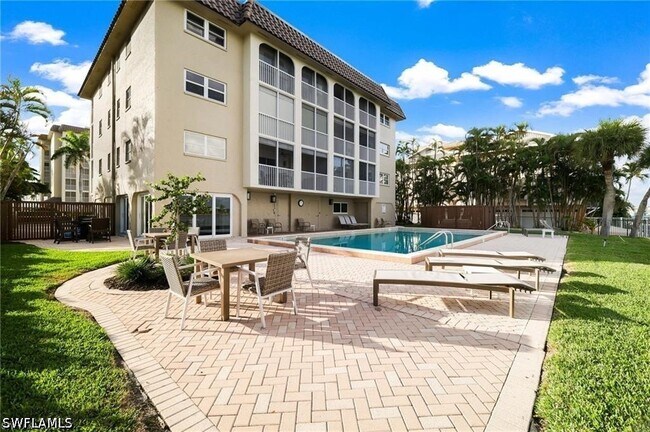 Building Photo - 9486 Gulf Shore Dr