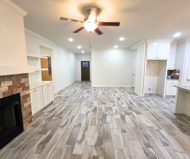 Building Photo - 1001 W Ashmore Landing Loop