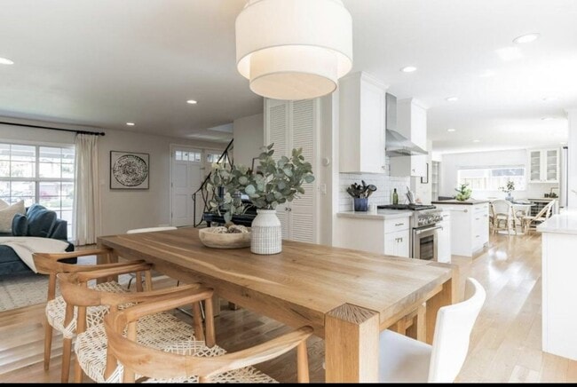 Building Photo - 4 Bedroom/ 3 Bathroom in Dublin!!