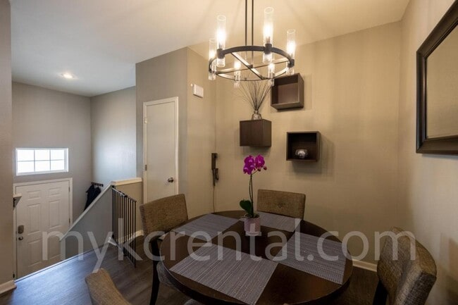 Building Photo - 1201 N Mart-way Dr