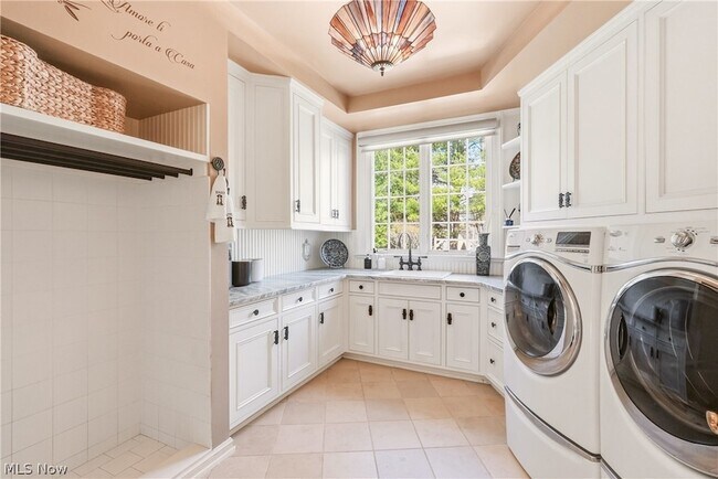 Building Photo - 809 Village Trail