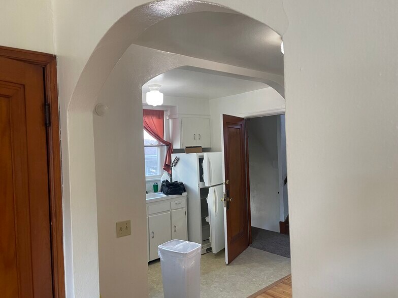 Kitchen - 2009 Carey Ct