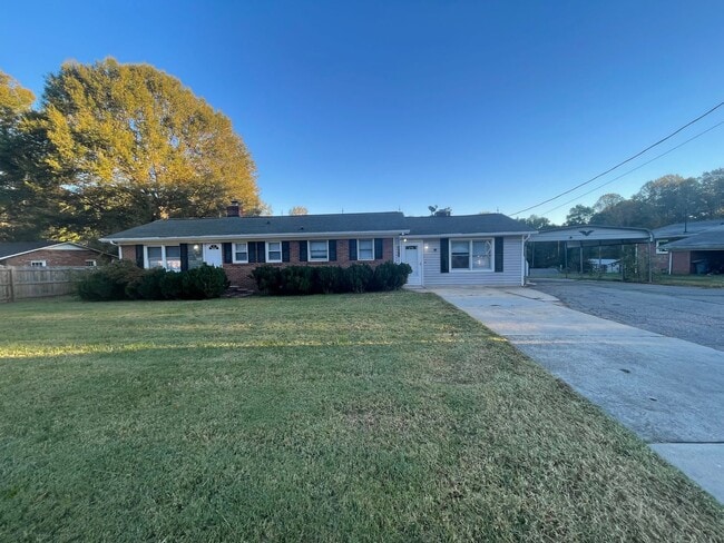 Primary Photo - Welcome to this charming 3-bedroom, 1.5-bathroom home located in the desirable Newton, NC.