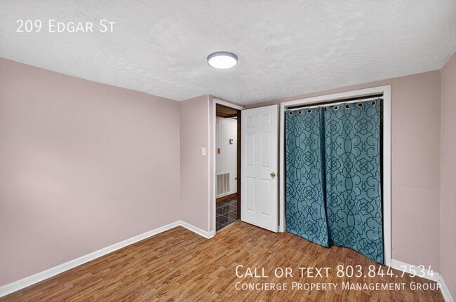 Building Photo - 209 Edgar St