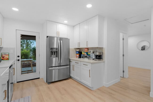 Building Photo - 5048 Bluff Pl