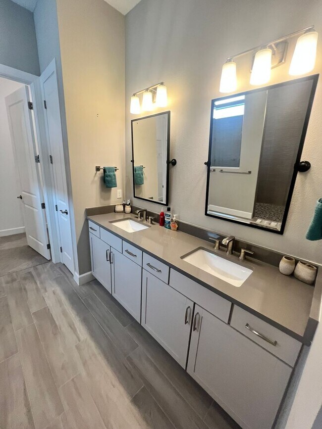 Building Photo - STUNNING LAKEFRONT 3 BEDROOM, 2.5 BATH HOM...
