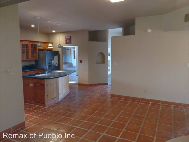 Building Photo - 4 br, 3 bath House - 385 S. TEJON