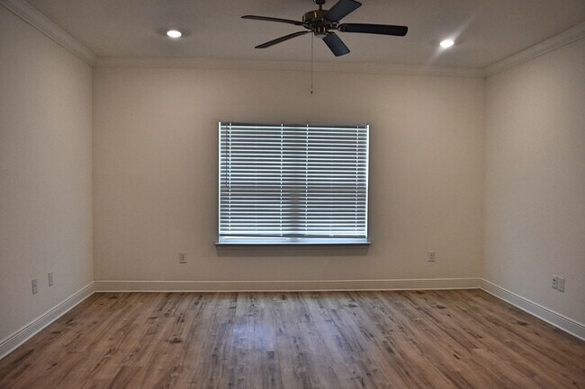 Building Photo - Almost New Four Bedroom in Marina Village