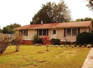 Building Photo - great neighbourhood, spacious 2248 hart rd