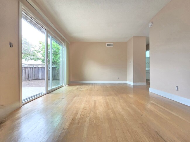 Building Photo - Henderson