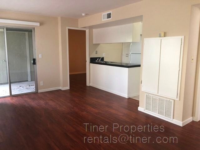 Building Photo - Natomas 2 Bedroom Condominium in Gated Com...