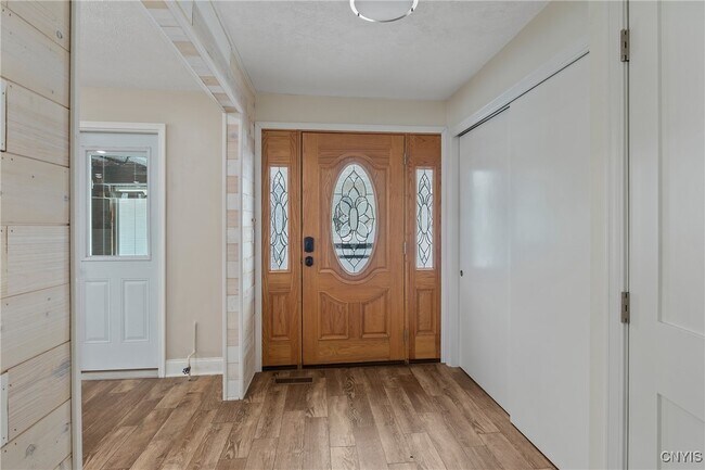 Building Photo - 13 E Edgewater Dr