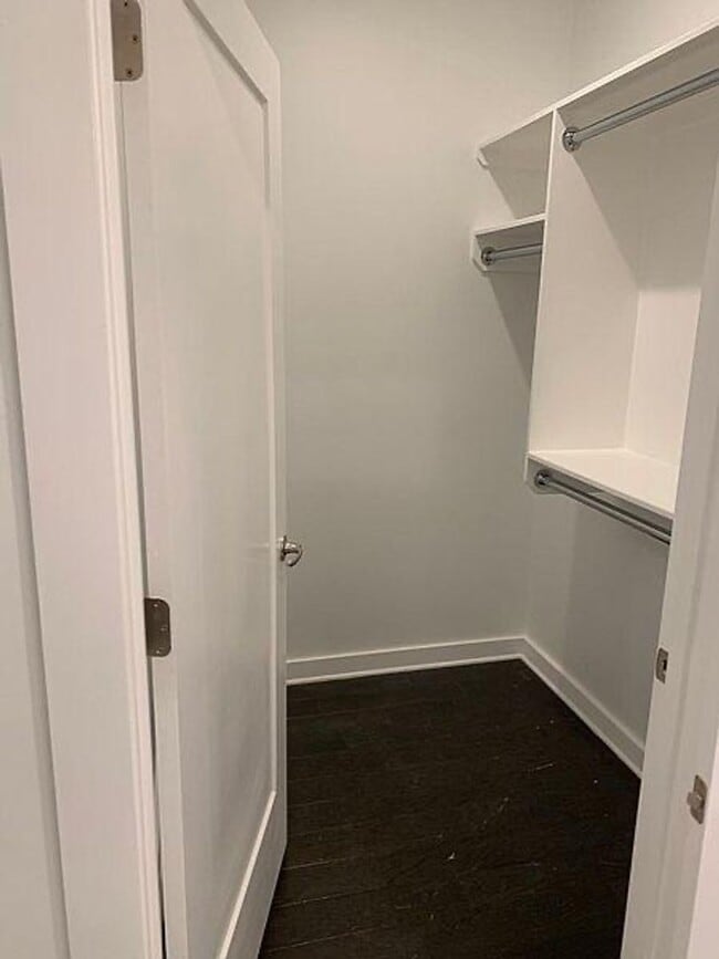 Building Photo - Sleek 2 bed 2 bath West End condo!