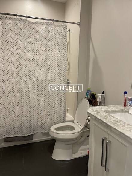 Building Photo - 2044 Beacon St