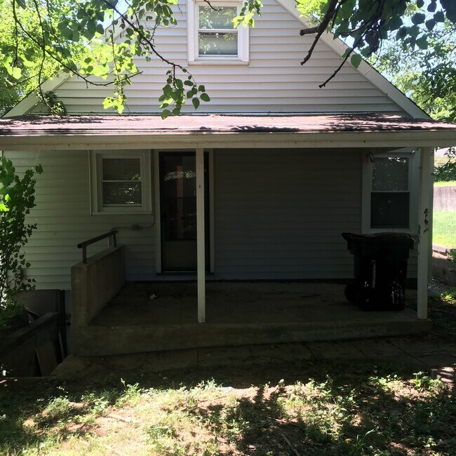 Building Photo - Spacious 3BR/2BA Home off of Taylor Blvd