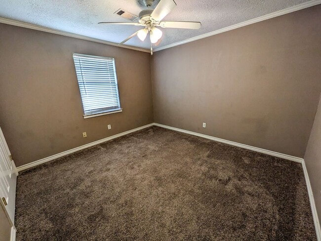 Building Photo - 2430 Granger Dr